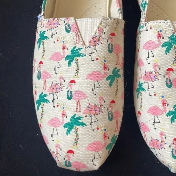 Brand New Toms Natural Holiday Flamingos Tropical Christmas Slip On Shoes Casual