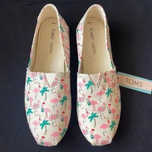 Brand New Toms Natural Holiday Flamingos Tropical Christmas Slip On Shoes Casual