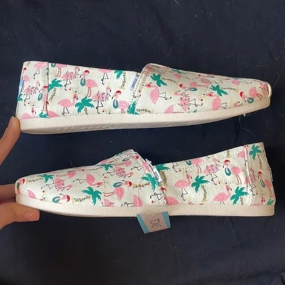 Brand New Toms Natural Holiday Flamingos Tropical Christmas Slip On Shoes Casual