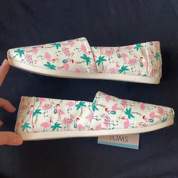 Brand New Toms Natural Holiday Flamingos Tropical Christmas Slip On Shoes Casual
