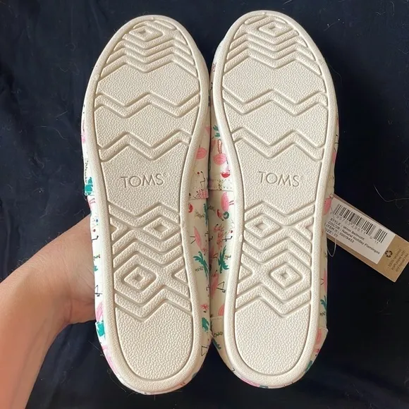 Brand New Toms Natural Holiday Flamingos Tropical Christmas Slip On Shoes Casual