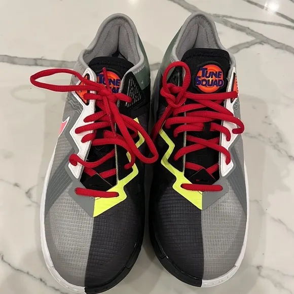 Brand new tune squad boys sneakers size 6! Nicest boys shoes