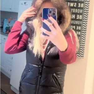 Brand new w/o tags.Down puffer vest w/ detachable fur hood. Gorgeous quality.