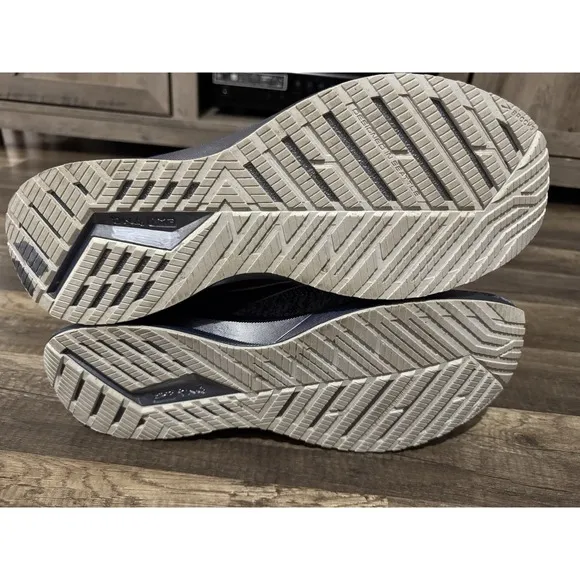 Brooks Levitate 5 Stealth Fit Running Shoes - Men's 15 D‎ - Navy Blue &amp; White