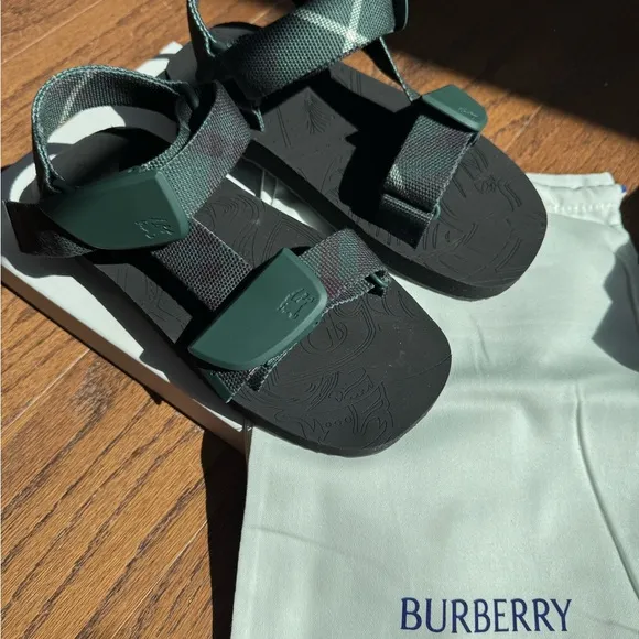 Burberry trek sandal