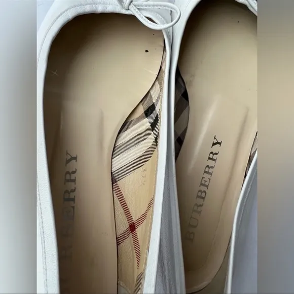 Burberry women's white round toe 100% leather ballet flat shoes size 37.5