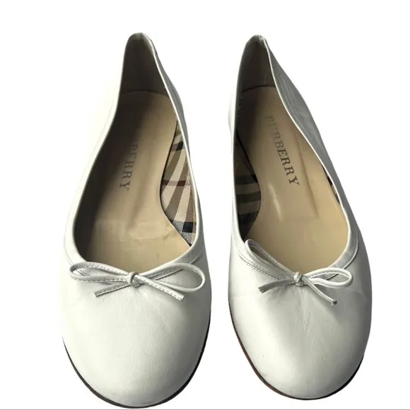 Burberry women's white round toe 100% leather ballet flat shoes size 37.5
