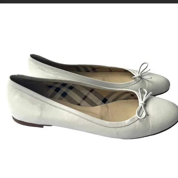 Burberry women's white round toe 100% leather ballet flat shoes size 37.5
