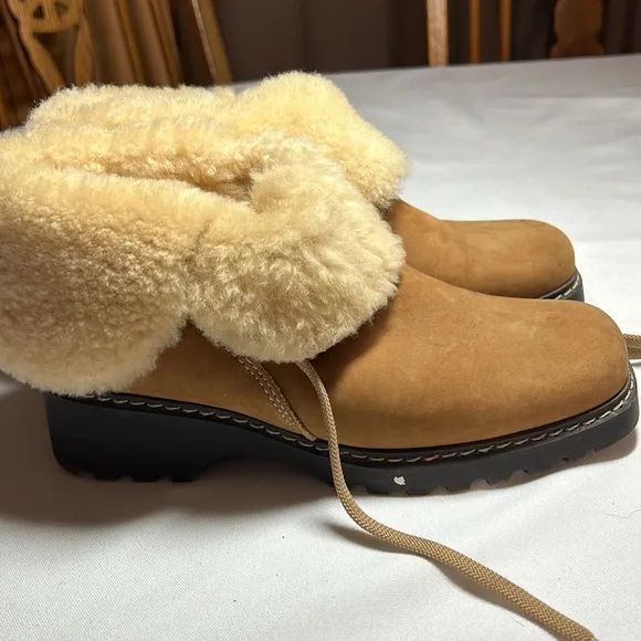 C La Canadienne boots. Ladies.8W made in Canada wear up or down. New/Firm