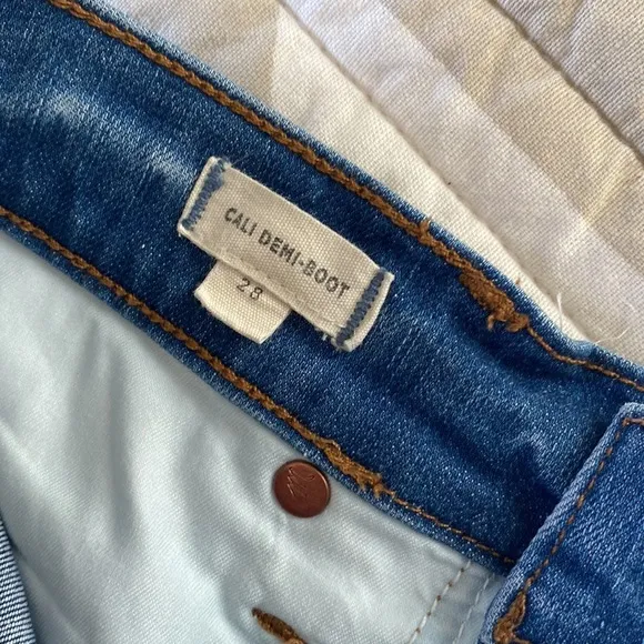 Cali Demi-Boot Button Front jeans in Bronson wash size 28