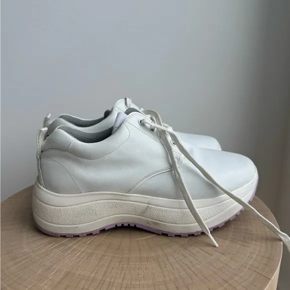 Celine White Leather Sneakers. Size EU 37. Lace up.