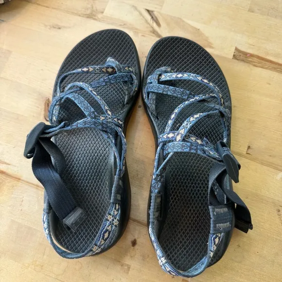 Chaco Zx2 blue strappy sport hiking water sandals size 9