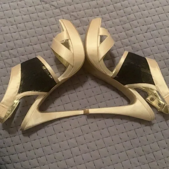 𝅺Charles by Charles David satin and lace sexy stiletto high heel shoes