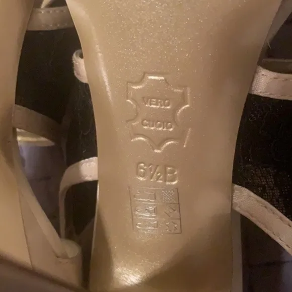 𝅺Charles by Charles David satin and lace sexy stiletto high heel shoes