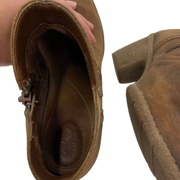 Clarks Carleta Paris Sz 9.5 Brown Distressed Oiled Nubuck Leather Ankle Booties