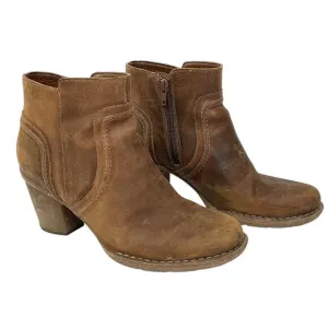 Clarks Carleta Paris Sz 9.5 Brown Distressed Oiled Nubuck Leather Ankle Booties