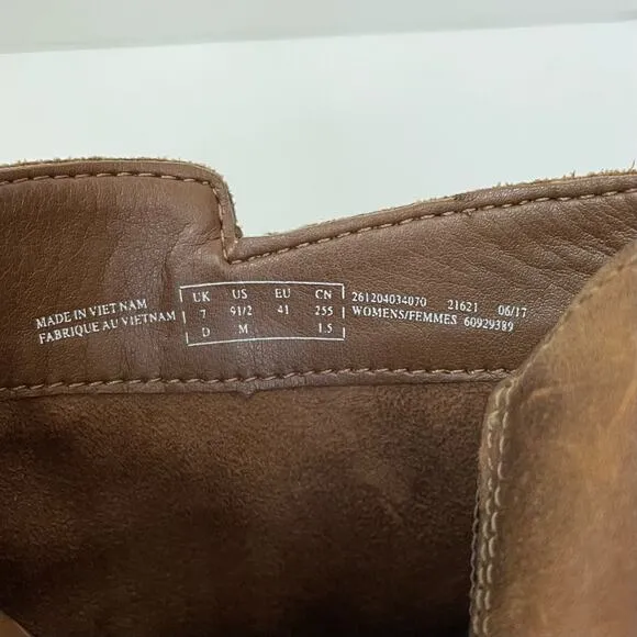 Clarks Carleta Paris Sz 9.5 Brown Distressed Oiled Nubuck Leather Ankle Booties