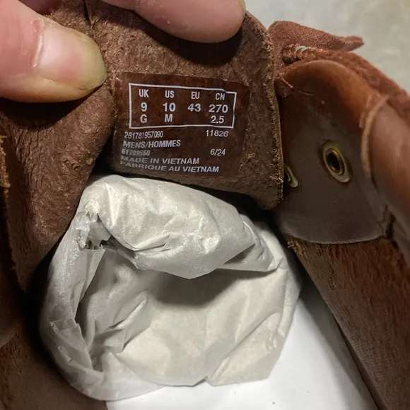 Clark’s Originals Brown Hiking Boots Sz 10.  New without box.