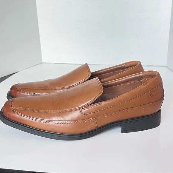 CLARKS Tilden  Men's Dress Shoes / Loafers  Dark Tan Sz 9W 🗝️