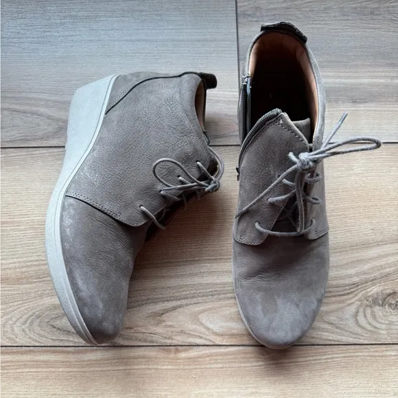 Clarks Un Tallara Eva Nubuck Lace Up Ankle Boots