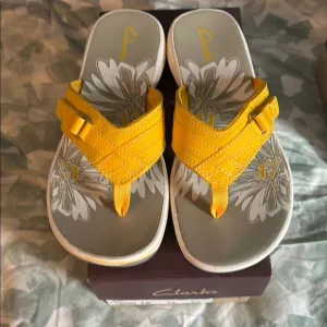 Clarks women’s Yellow Sandals NIB