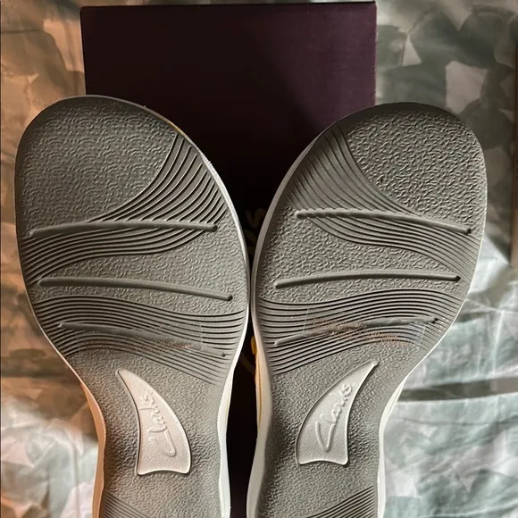 Clarks women’s Yellow Sandals NIB