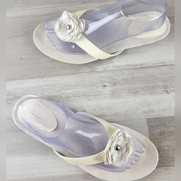 Coach Samira Floral Creamy Ivory Patent Leather Signature Thong Sandals Women 9B