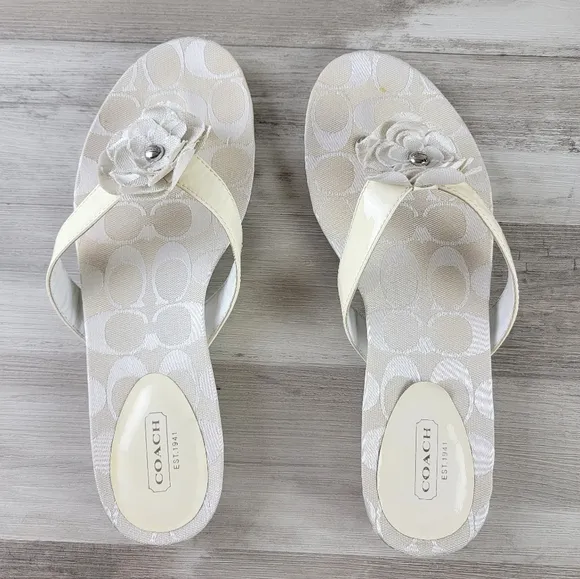 Coach Samira Floral Creamy Ivory Patent Leather Signature Thong Sandals Women 9B