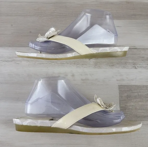 Coach Samira Floral Creamy Ivory Patent Leather Signature Thong Sandals Women 9B