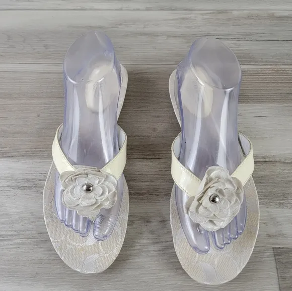 Coach Samira Floral Creamy Ivory Patent Leather Signature Thong Sandals Women 9B