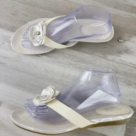 Coach Samira Floral Creamy Ivory Patent Leather Signature Thong Sandals Women 9B