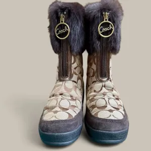 Coach winter boot beautiful fur detailing. Size 6 1/2