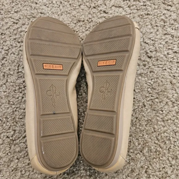 Cole Haan &amp; Nike Air Tan Leather Ballet Flats with Bow Accent, Size 9