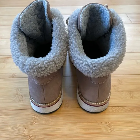 Cole Haan GrandExplore Hiking Boots with Sherpa Lining Size 10