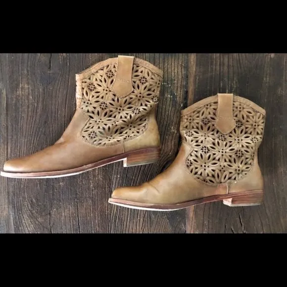 Corso Como Spiro - Whiskey Burnish Laser Cut Boots