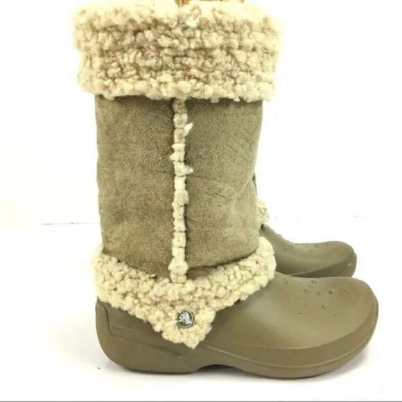 CROCS Womens Nadia Furry Winter Boots Sherpa Fleece Lined Tan Size 7
