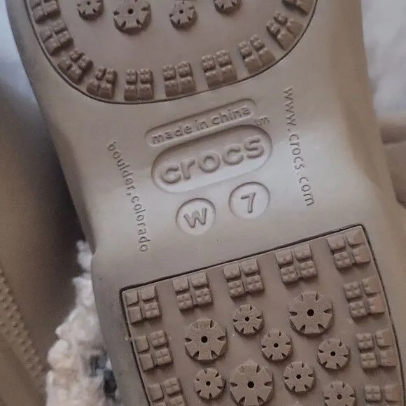 CROCS Womens Nadia Furry Winter Boots Sherpa Fleece Lined Tan Size 7