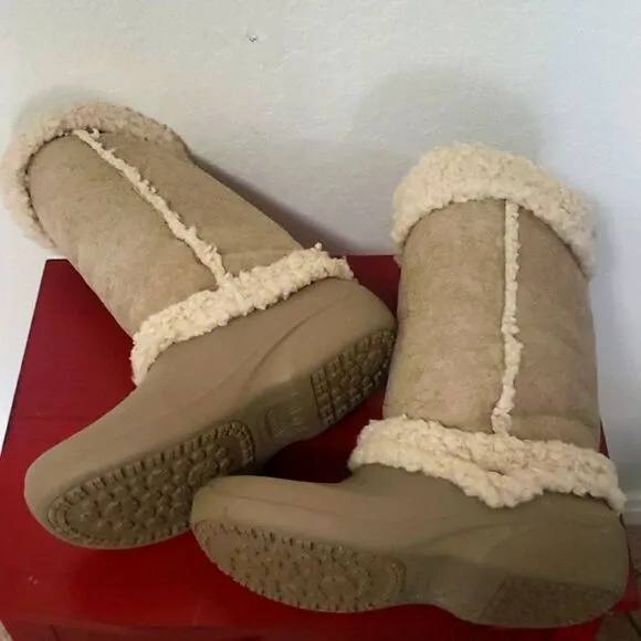 CROCS Womens Nadia Furry Winter Boots Sherpa Fleece Lined Tan Size 7