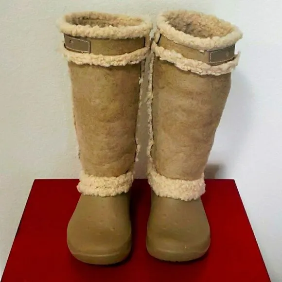 CROCS Womens Nadia Furry Winter Boots Sherpa Fleece Lined Tan Size 7
