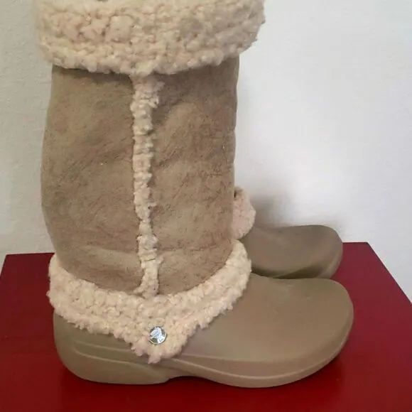 CROCS Womens Nadia Furry Winter Boots Sherpa Fleece Lined Tan Size 7