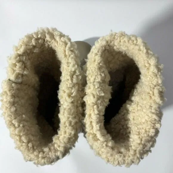 CROCS Womens Nadia Furry Winter Boots Sherpa Fleece Lined Tan Size 7