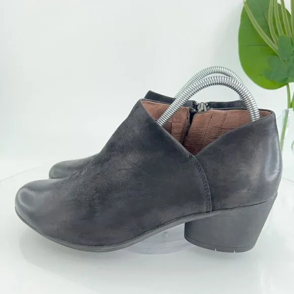 Dansko Women's Raina Bootie Size 39 8 Round Heel Black Nubuck Leather Shoes