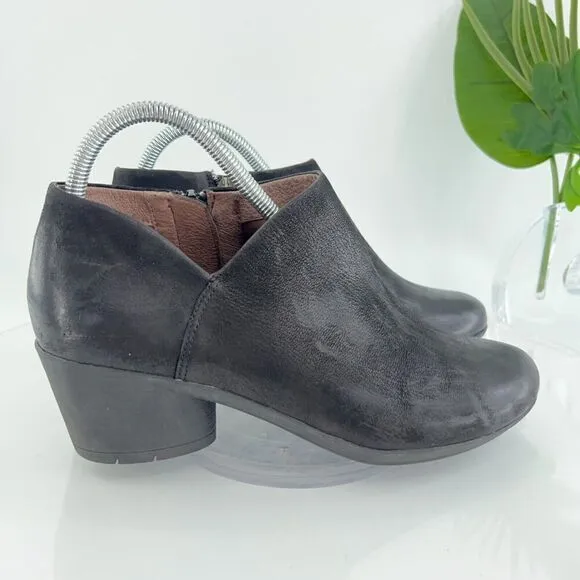 Dansko Women's Raina Bootie Size 39 8 Round Heel Black Nubuck Leather Shoes
