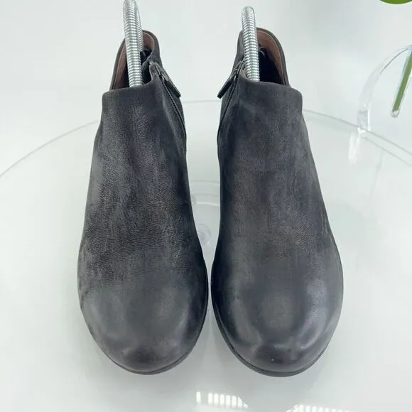 Dansko Women's Raina Bootie Size 39 8 Round Heel Black Nubuck Leather Shoes