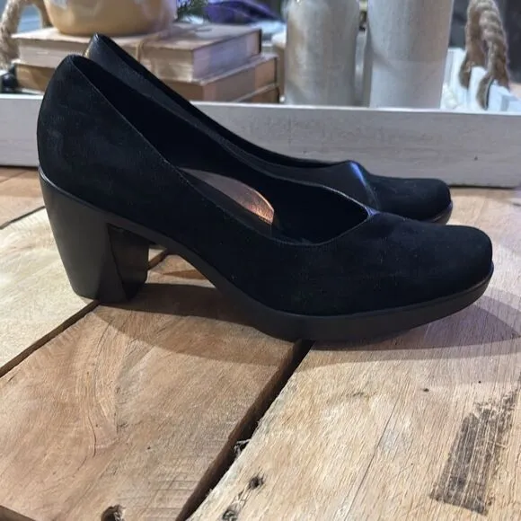 Dansko Black Dress Shoe with Block Heel 41/11. B86