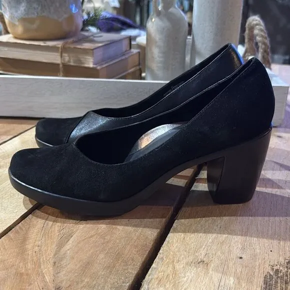 Dansko Black Dress Shoe with Block Heel 41/11. B86