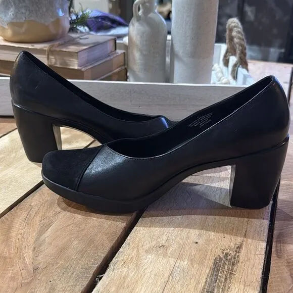Dansko Black Dress Shoe with Block Heel 41/11. B86