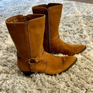 Dingo Pointed Toe Harness Cowboy Boot in Chestnut Brown sz 8.5