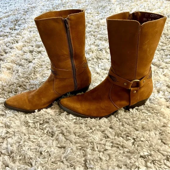 Dingo Pointed Toe Harness Cowboy Boot in Chestnut Brown sz 8.5