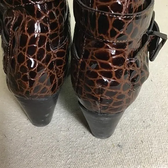 Dingo Women boot 9.5 patent Leather Croc ankle boots Wrap Belt Detail Western